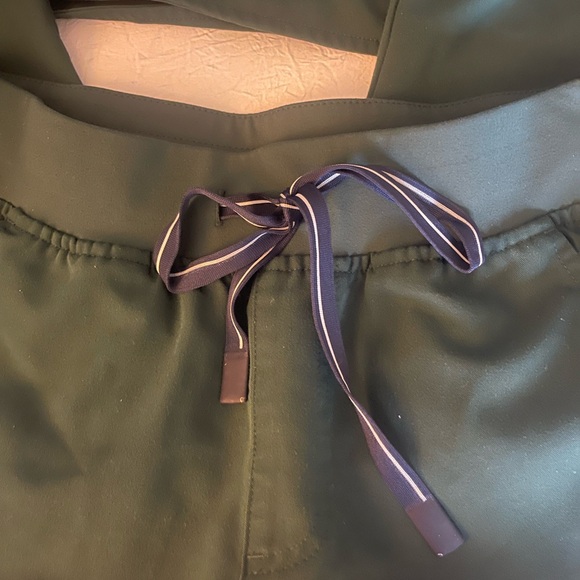 FIGS Women's Dark Green medical scrubs, jogger bottom, Women’s size small - Picture 3 of 8